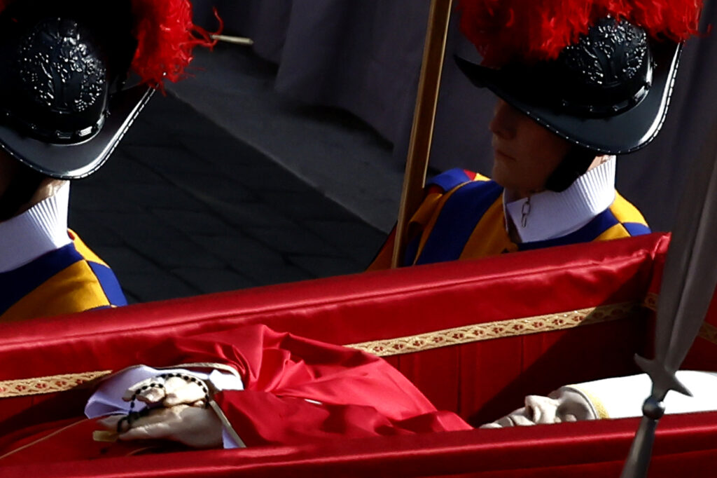 Galleria foto 'Papa Francesco, la traslazione della salma in 10 foto' - foto 3