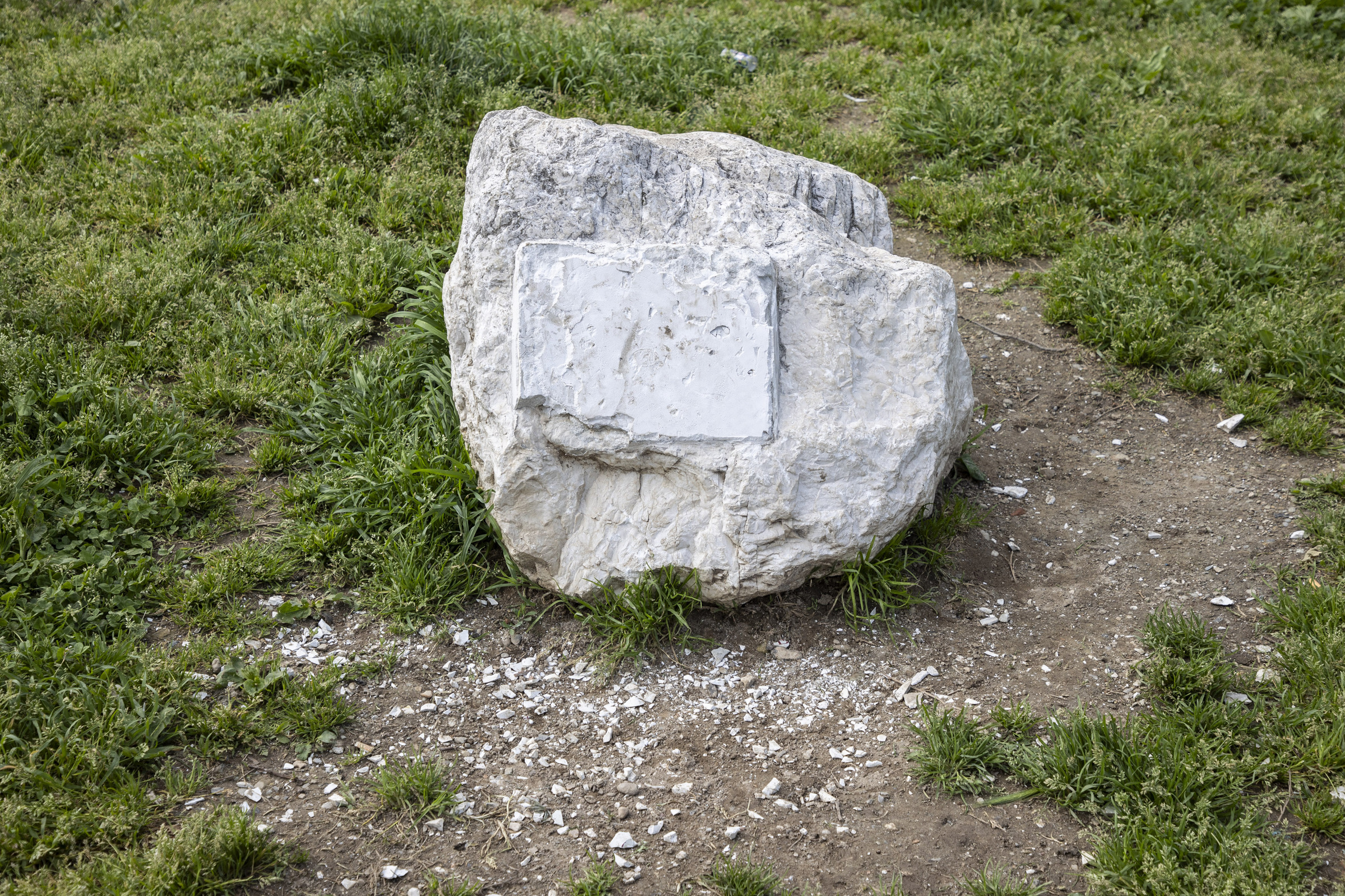 Milano, danneggiata la targa che ricorda Giuseppe Pinelli