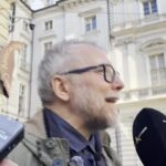 ‘Torino che legge’, flash mob di 30 librai davanti a Palazzo Civico