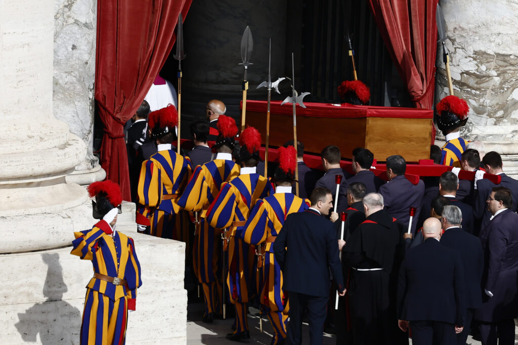 Galleria foto 'Papa Francesco, la traslazione della salma in 10 foto' - foto 11