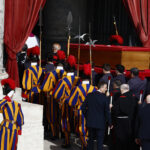 Papa Francesco ingresso della bara in Basilica di San Pietro