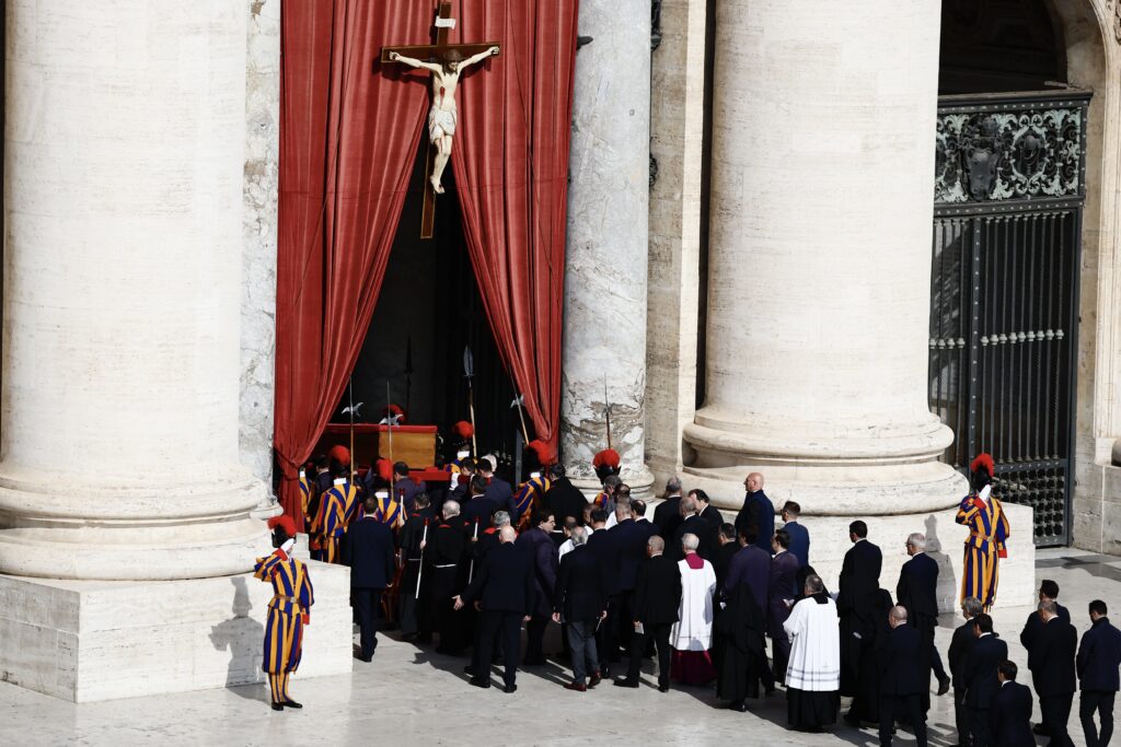 Galleria foto 'Papa Francesco, la traslazione della salma in 10 foto' - foto 10
