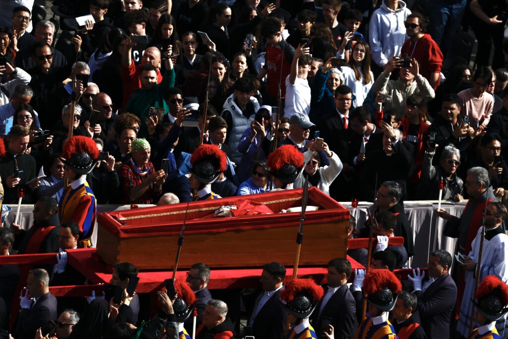 Galleria foto 'Papa Francesco, la traslazione della salma in 10 foto' - foto 2