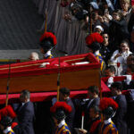 Papa Francesco, la traslazione della salma in 10 foto