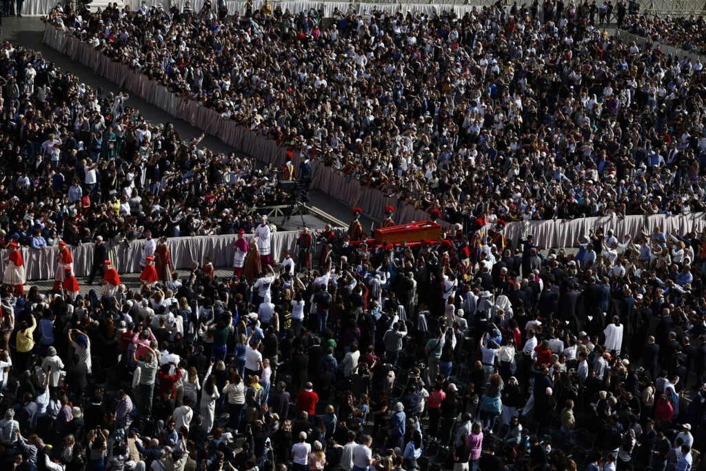 Galleria foto 'Papa Francesco, la traslazione della salma in 10 foto' - foto 5