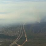Usa, 19enne dà fuoco a dei pallet ma non riesce a spegnerli: una gigantesca nube di fumo invade l’aria