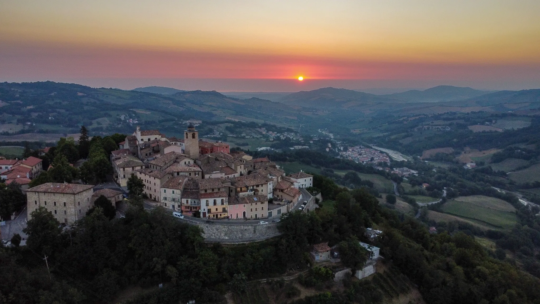 Marche, i 5 comuni più ricchi: i redditi per provincia Marche, i 5 comuni più ricchi: i redditi per provincia