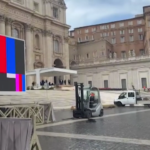 Papa Francesco, piazza San Pietro si prepara al funerale