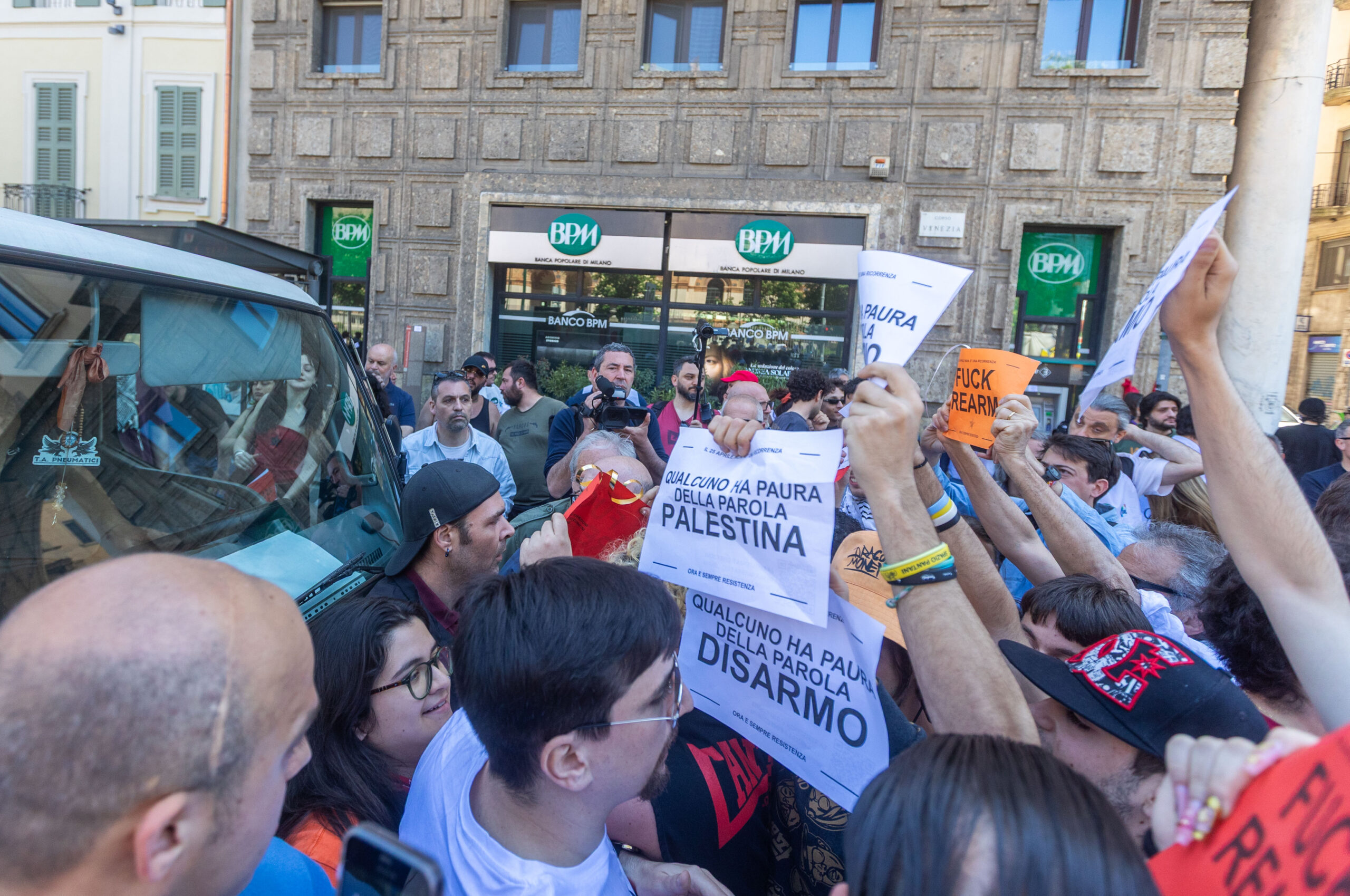 25 aprile tra le polemiche, Landini: “Sobri? Non abbiamo bevuto”. L’Anpi: “Non siamo al Papeete”