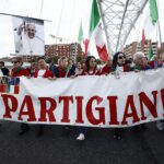 25 aprile, Meloni e Mattarella all’Altare della Patria. Tensioni a Milano e Roma, a Bergamo agenti feriti