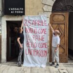 Ascoli Piceno, appende uno striscione per il 25 aprile fuori dal panificio: identificata dalla polizia