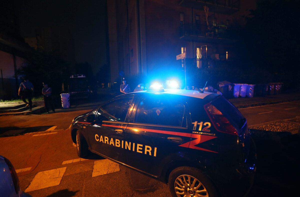 Milano, donna trovata morta in auto