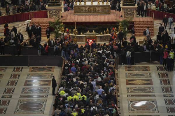 Funerali Papa Francesco, da auto ‘trasparente’ a delegazioni: ecco tutte le informazioni