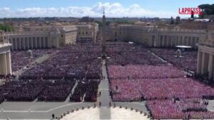 Funerali Papa Francesco, una marea umana nell’area di San Pietro
