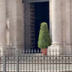 Inizia il deflusso dei fedeli a Santa Maria Maggiore, dopo i funerali del Papa