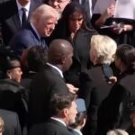 Funerali Papa Francesco, Trump incontra Von der Leyen: la stretta di mano
