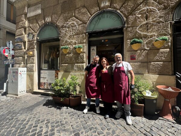 Papa, l’impresa della salumeria ‘Antonaci’: in tre giorni quasi mille panini per i fedeli