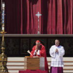 Cardinale Giovanni Battista Re celebra i funerali di Papa Francesco