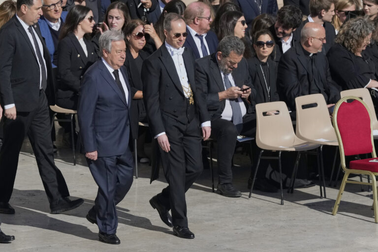 Antonio Guterres, segretario generale dell'Onu, ai fnerali di Papa Francesco in Piazza San Pietro in Vaticano