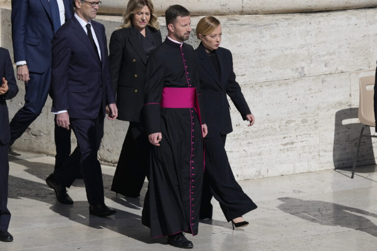 Giorgia Meloni ai funerali di Papa Francesco in Piazza San Pietro in Vaticano