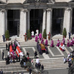 Funerali Papa Francesco, la bara all'ingresso di Santa Maria Maggiore