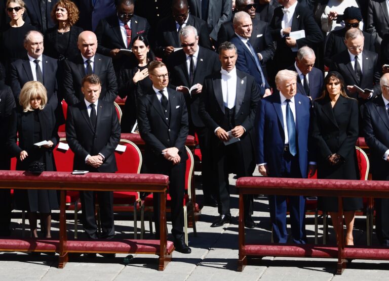 Trump e Macron ai funerali di Papa Francesco