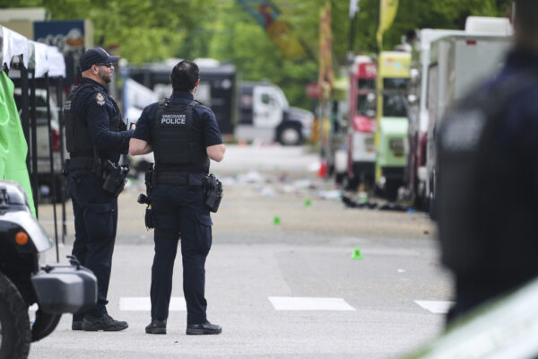 La scena a Vancouver in Canada dopo l'attacco in cui un'auto ha investito la folla uccidendo 11 persone