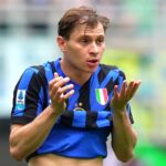 Nicolò Barella in un'istantanea dal match tra Inter e Roma della 34esima di Serie A: i nerazzurri, sconfitti in casa, hanno ceduto la testa della classifica al Napoli