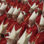 Conclave al via il 7 maggio, Becciu probabilmente non ci sarà