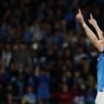 L'esultanza di McTominay, autore della doppietta nel 2-0 che ha regalato al Napoli la testa in solitario della Serie A nella 34esima giornata