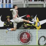 Matias Soulé esulta dopo il gol dello 0-1 della Roma contro l'Inter a San Siro nella 34esima di Serie A