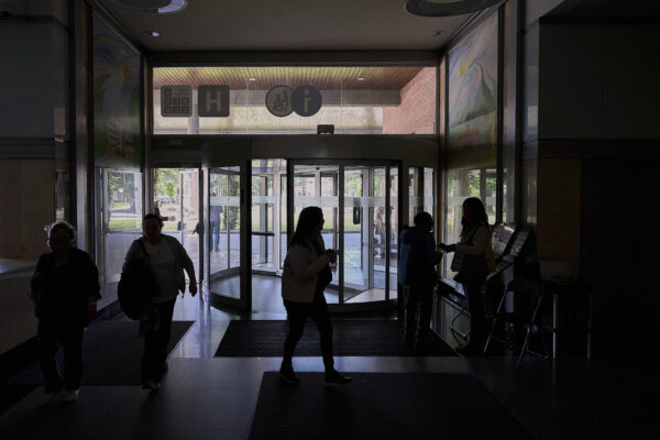 Blackout in Spagna, Portogallo e Francia. Stop a treni e voli. Possibile attacco hacker