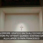 Papa Francesco, errore grafico sulla lapide: distanza lettere sbagliata