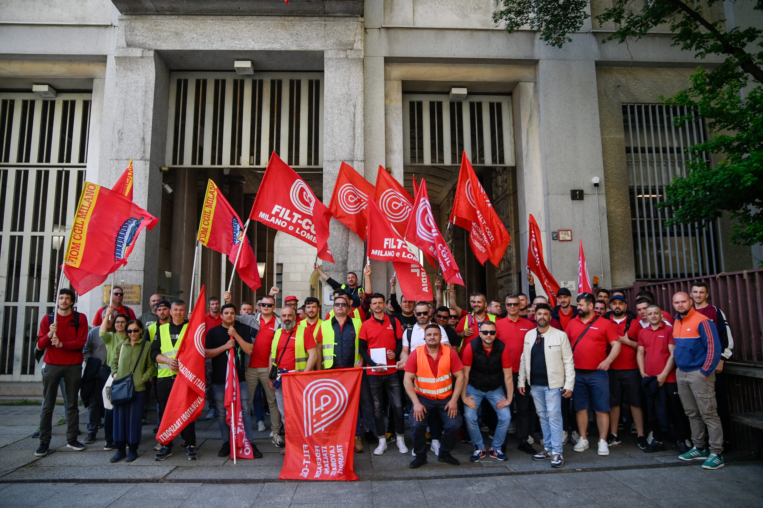 Esselunga, sciopero driver: a Pioltello il picchetto Esselunga, sciopero driver: a Pioltello il picchetto