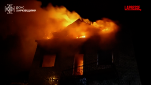 Ucraina, droni russi su Kharkiv: edifici distrutti e incendi