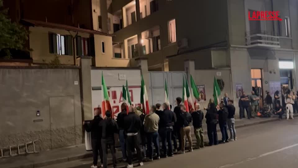 Milano corteo da Lapresse.it milano corteo neofascista per ramelli bella ciao dalle finestre