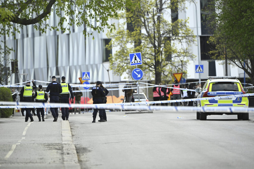Svezia arresto da Lapresse.it svezia un arresto per la sparatoria a uppsala è minorenne