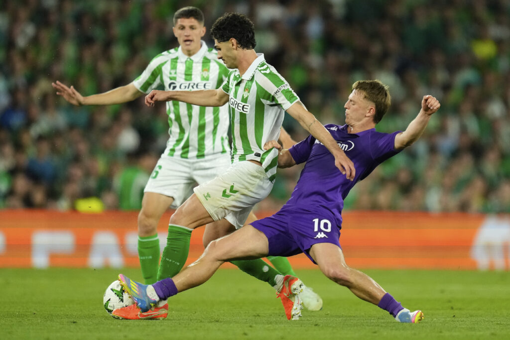 Conference League, Betis Fiorentina 2 1: Ranieri tiene vive le speranze della Viola Conference League, Betis Fiorentina 2 1: Ranieri tiene vive le speranze della Viola