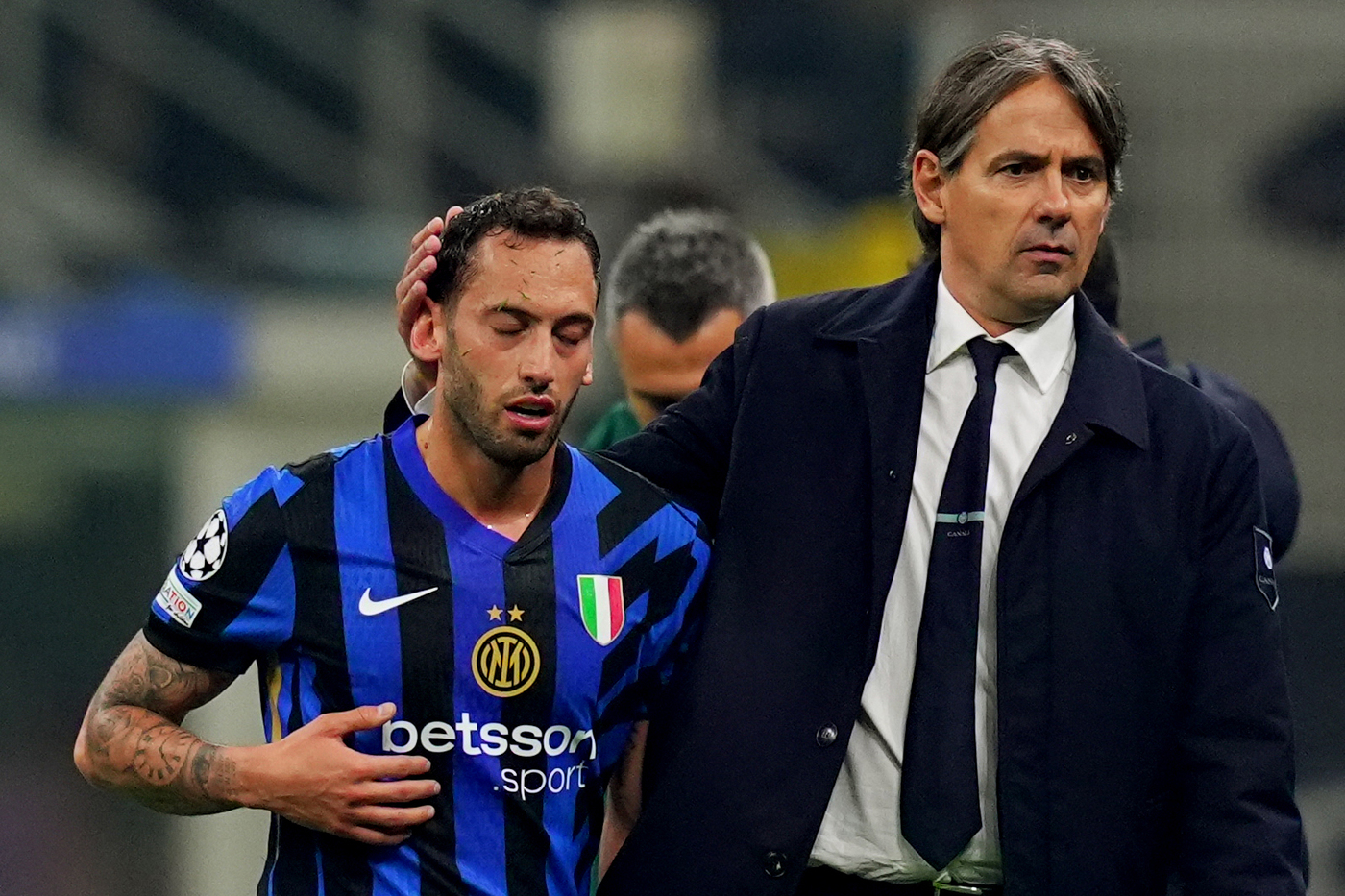 Inchiesta ultras, Inter e Milan patteggiano: turno di stop e multe per Inzaghi e Calhanoglu Inchiesta ultras, Inter e Milan patteggiano: turno di stop e multe per Inzaghi e Calhanoglu