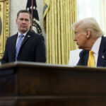 Chat Pentagono, media Usa: “Trump licenzia Waltz dopo lo scandalo Signal”