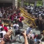 Primo maggio, Filippine: scontri tra manifestanti e polizia a Manila
