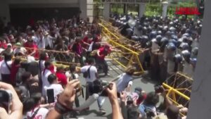 Primo maggio, Filippine: scontri tra manifestanti e polizia a Manila