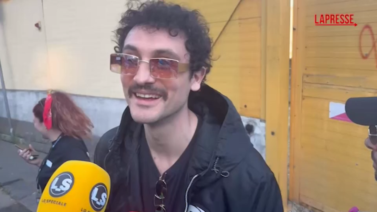 Primo Maggio 2025, Carl Brave: “Cosa ne penso del governo Meloni? Ciao!” Primo Maggio 2025, Carl Brave: “Cosa ne penso del governo Meloni? Ciao!”