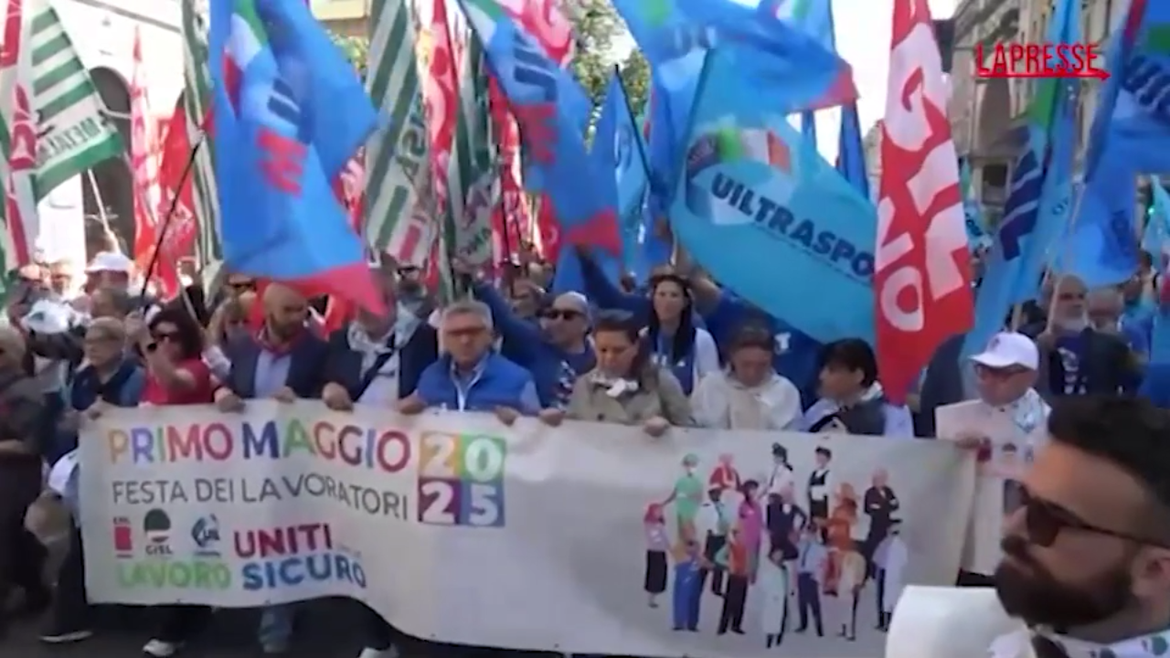 Primo maggio, il corteo a Milano per sicurezza e salari Primo maggio, il corteo a Milano per sicurezza e salari