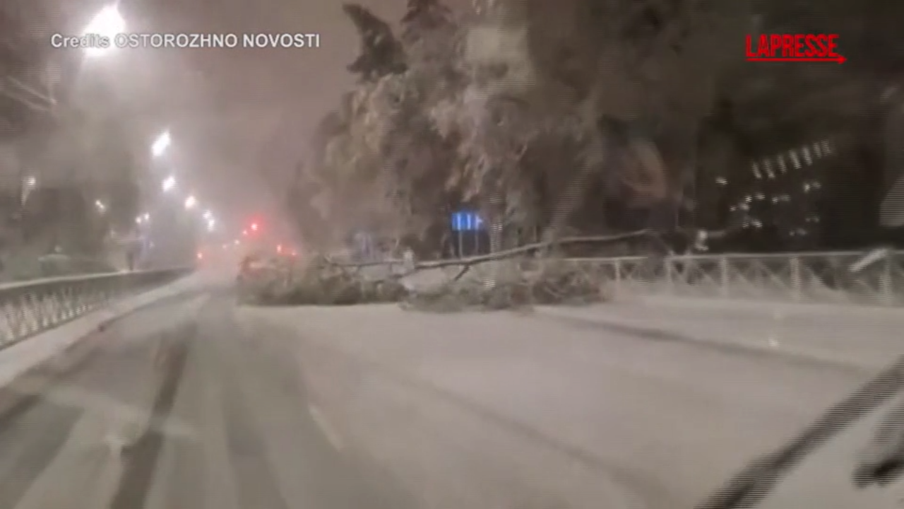 Russia, l’insolita nevicata di maggio a Mosca Russia, l’insolita nevicata di maggio a Mosca