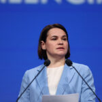 La leader dell’opposizione bielorussa Tsikhanouskaya: “In Ucraina Putin non vuole la pace ma la capitolazione. Non lasciateci alla Russia”