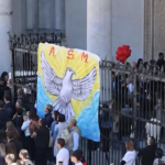 Monreale, ai funerali dei ragazzi uccisi palloncini a forma di cuore