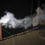 Conclave 2025, fumata bianca, nera e gialla: significato e storia