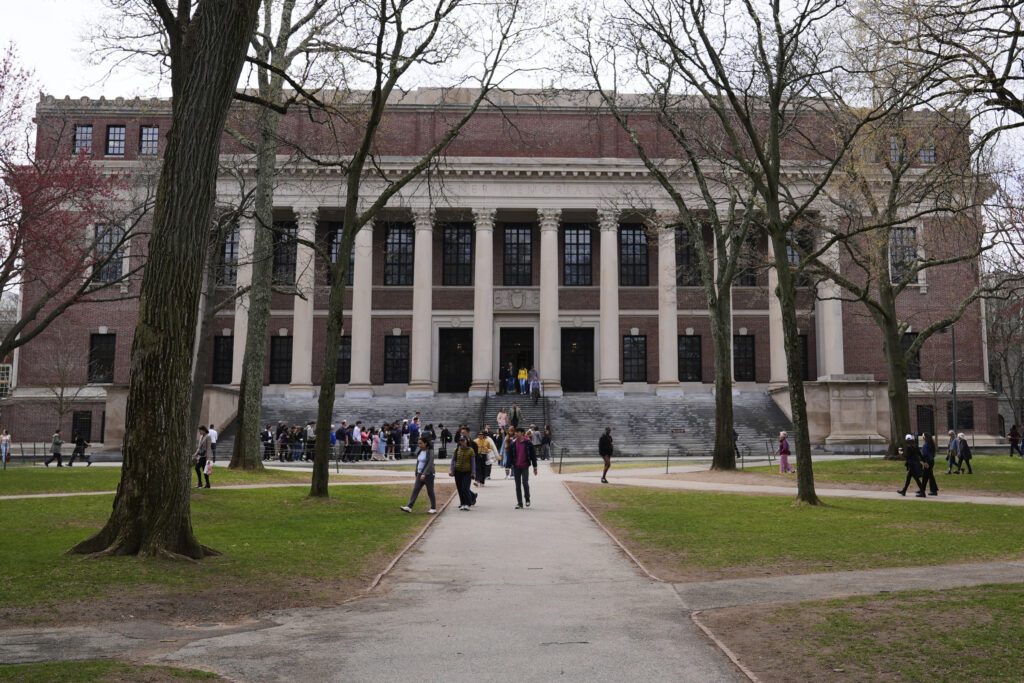 Università Harvard, Trump: “Toglieremo esenzione fiscale, è quello che si meritano” Università Harvard, Trump: “Toglieremo esenzione fiscale, è quello che si meritano”