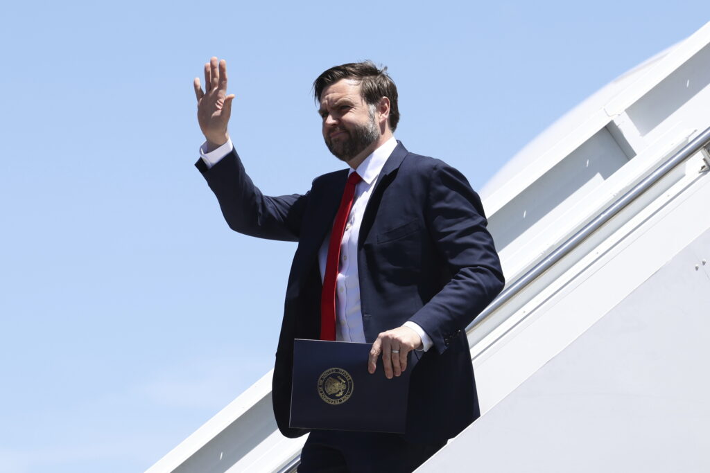 Ucraina, Vance: “Kiev e Mosca hanno presentato proposte per la pace” Ucraina, Vance: “Kiev e Mosca hanno presentato proposte per la pace”